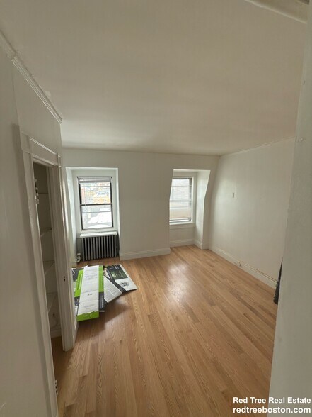 Building Photo - 100 Wayland St