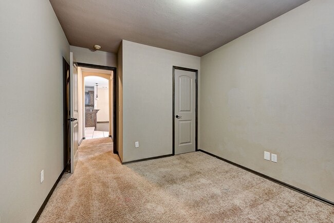 Building Photo - Spacious 3-Bedroom Home in Yukon – Modern ...