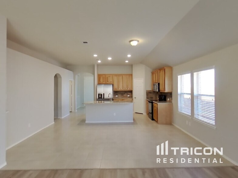 Building Photo - 936 Deer Valley Dr
