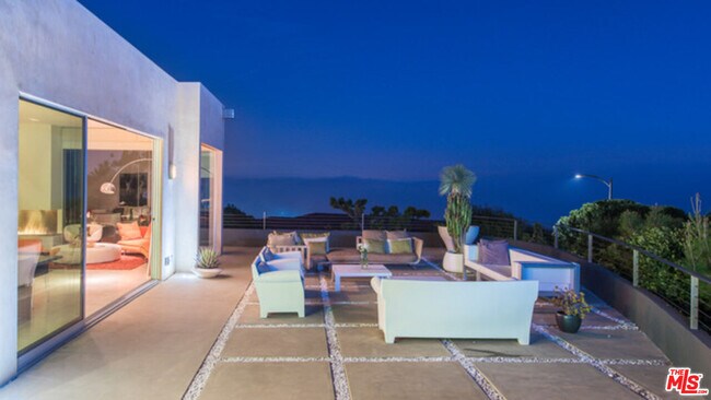 Building Photo - 1099 Vista Grande Dr