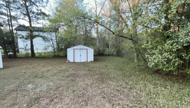 Building Photo - 2665 Chatsworth Ct