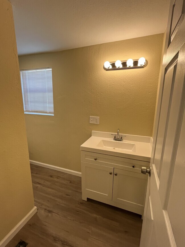 Building Photo - 201 Pike St