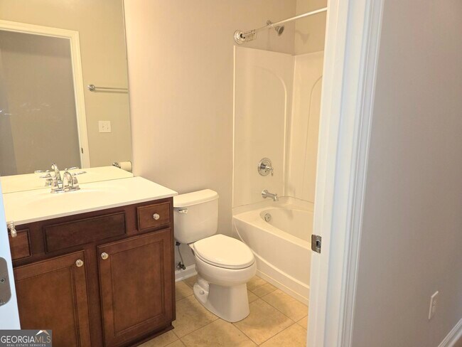 Building Photo - 6105 Longleaf Dr