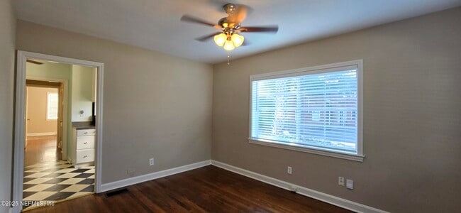 Building Photo - 1302 McDuff Ave S