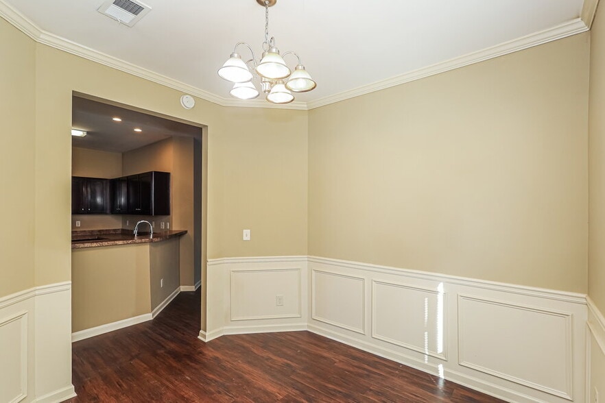 Building Photo - 498 Highland Falls Dr