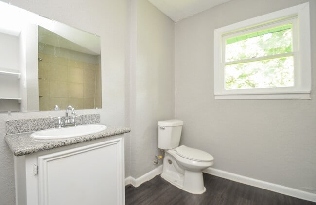 Building Photo - 206 Winkin Ave