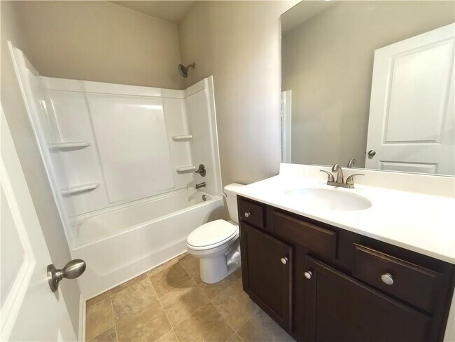 Building Photo - 3068 Ivy Crossing Dr