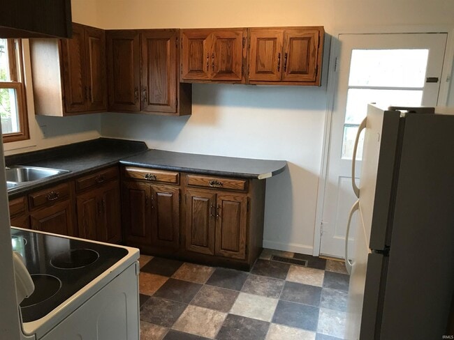 Building Photo - 600 W Cherokee Dr