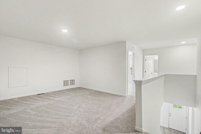 Building Photo - 7884 Oakbrook Dr