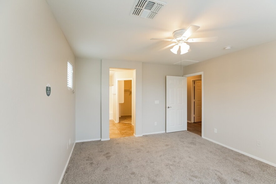 Building Photo - 5005 W Fawn Dr