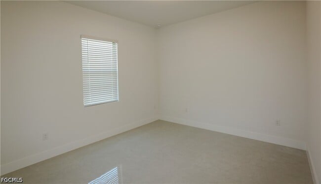 Building Photo - 143 Harold Ave S