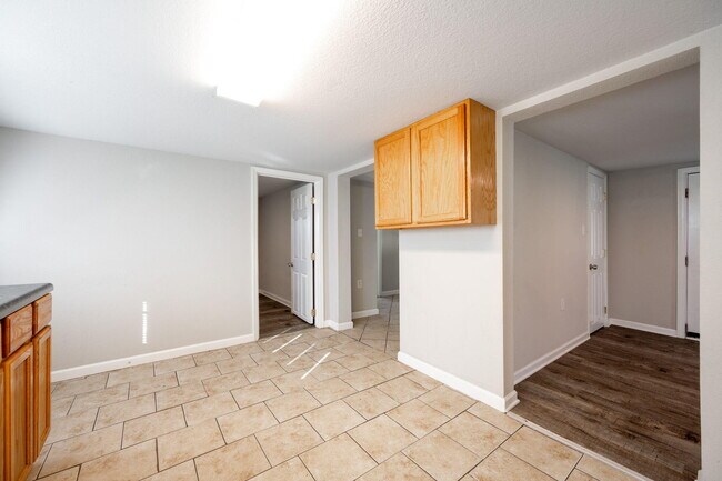 Building Photo - 276 S Center St