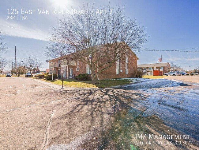 Building Photo - 125 E Van Riper Rd