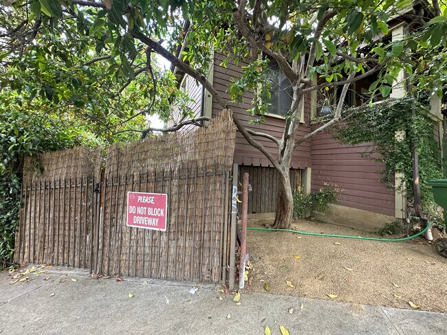 Building Photo - 1489 Wallace Ave