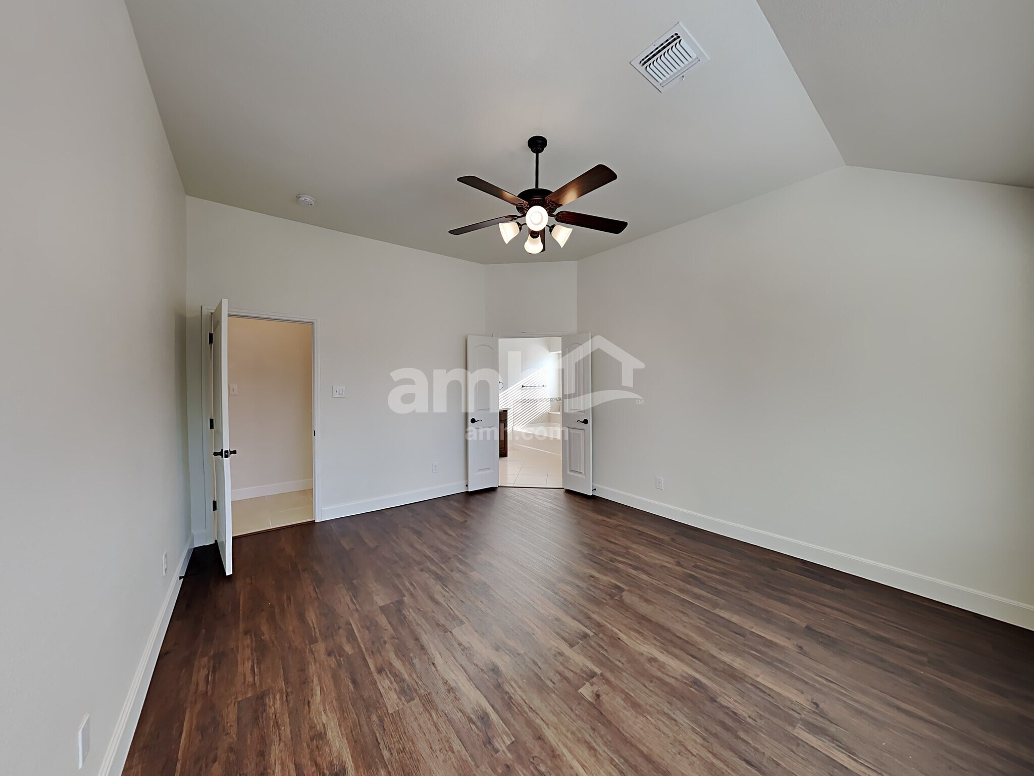 Building Photo - 215 Buckskin Dr