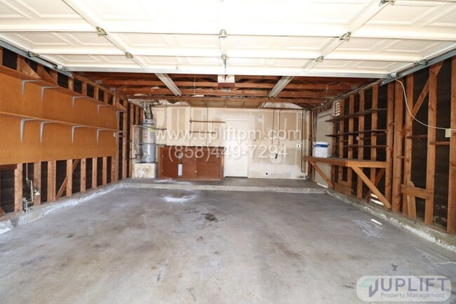 Building Photo - 3 Bed, 2 Bath Home w/ Central HVAC, 2 Car ...