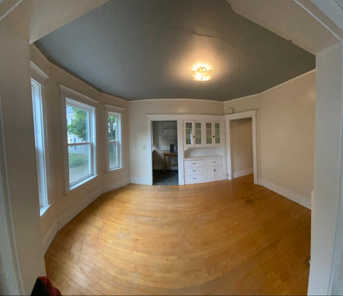 Building Photo - 284 French St