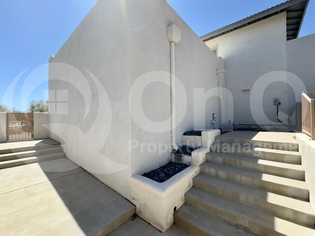 Building Photo - 3700 N San Sebastián Dr