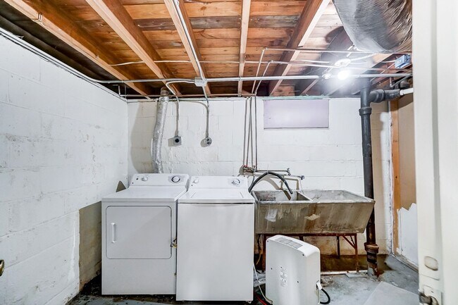 Building Photo - 1132 Brookley Blvd