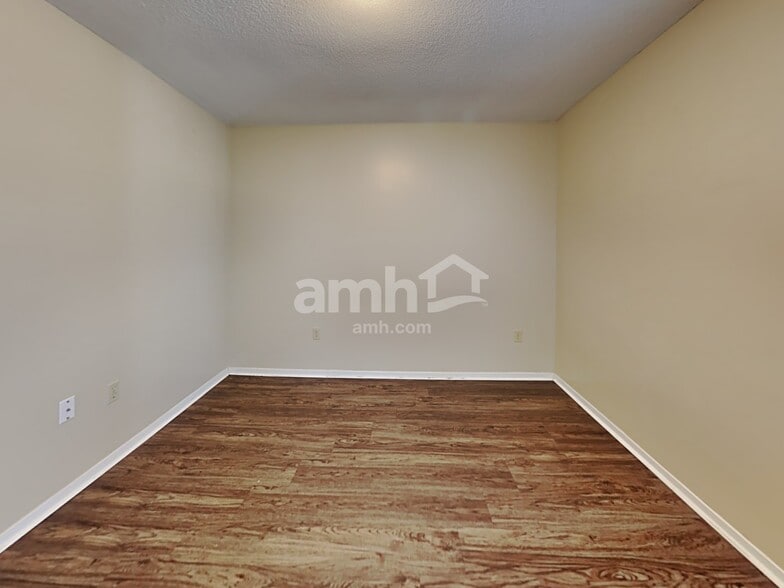 Building Photo - 10452 Kristen Dr S