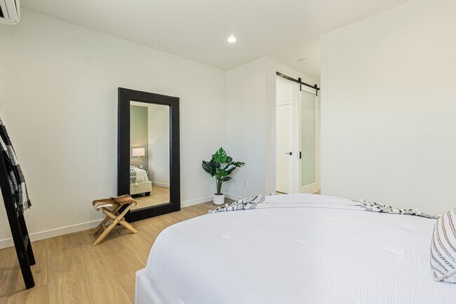 Building Photo - Montlake Townhome