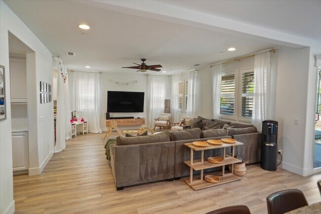 Building Photo - 27336 Ellery Pl