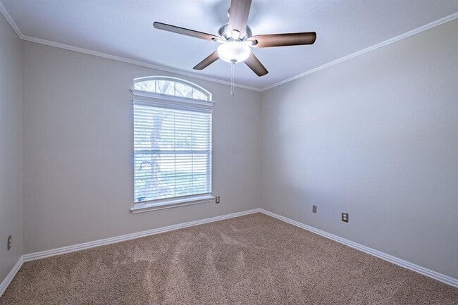 Building Photo - 645 Fort Thomas Pl