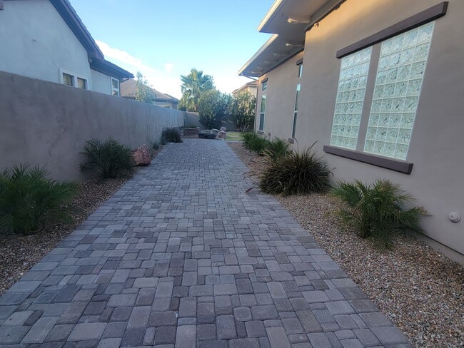 Building Photo - Captivating 5bd 4.5 bth in chandler