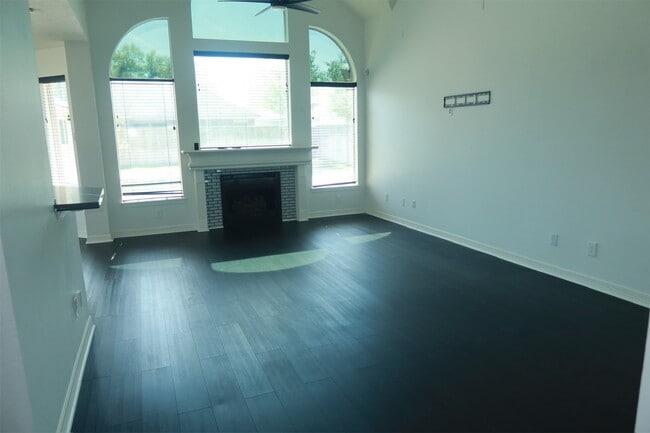 Building Photo - 12211 Summerland Ridge Ln