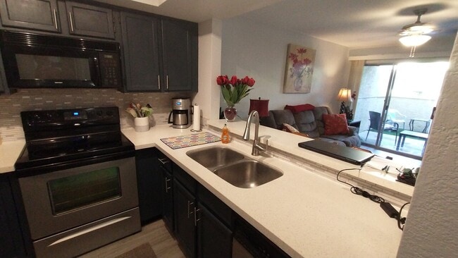 Building Photo - Dobson Bay Club