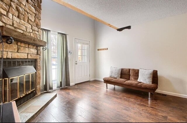 Building Photo - Charming Two-story, 1 bed, 1 Bath Townhome...