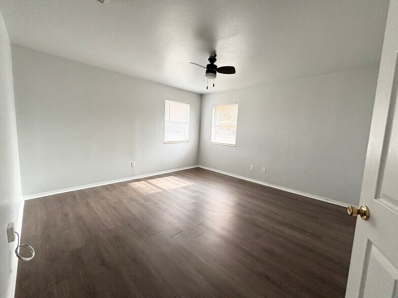 Building Photo - 2839 Adrian Ave