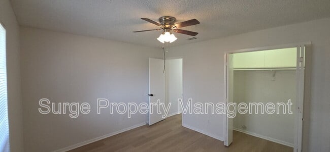 Building Photo - 227 Vista Way