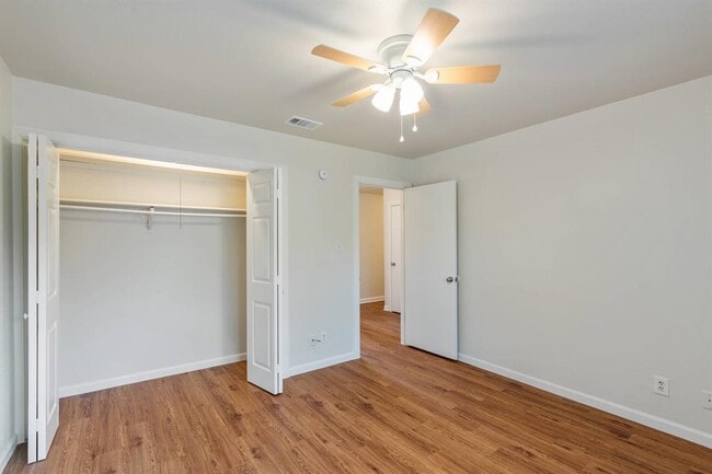 Building Photo - 5802 Belmoor Dr