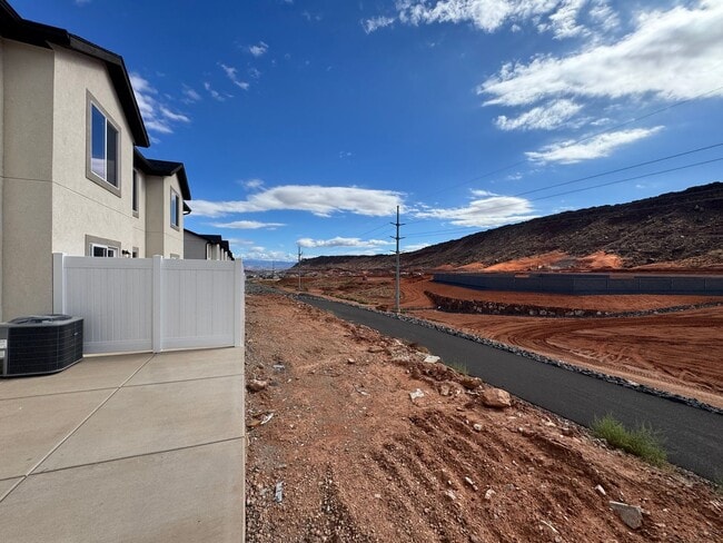 Building Photo - 2203 Wolverine Wy