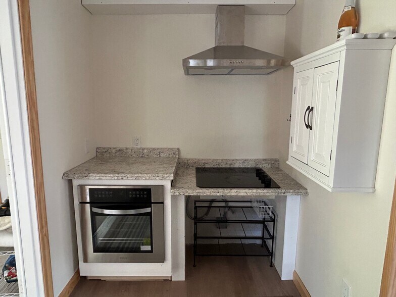 Kitchen - 7 Fairview St
