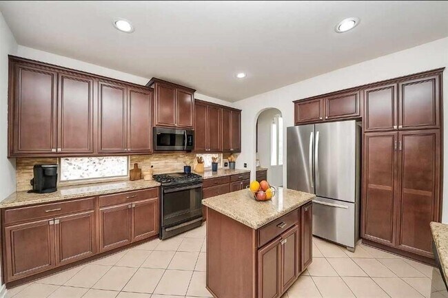 Building Photo - 6423 Middlelake Ct