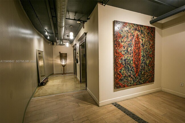 Building Photo - 10 SW South River Dr