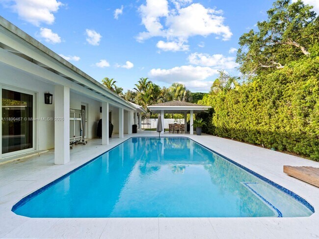 Building Photo - 10921 SW 116th Ave