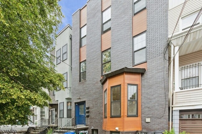 Primary Photo - 86 Prospect St