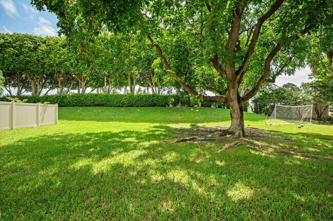 Building Photo - 9058 Alexandra Cir