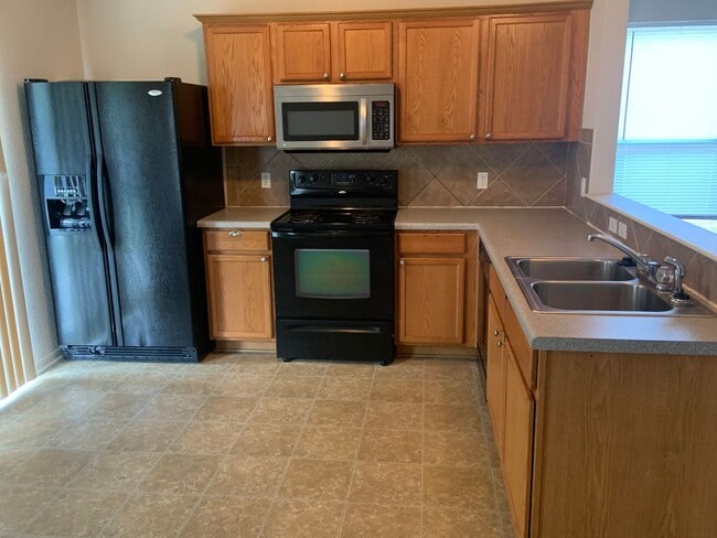 Building Photo - 3001 John Porter Dr
