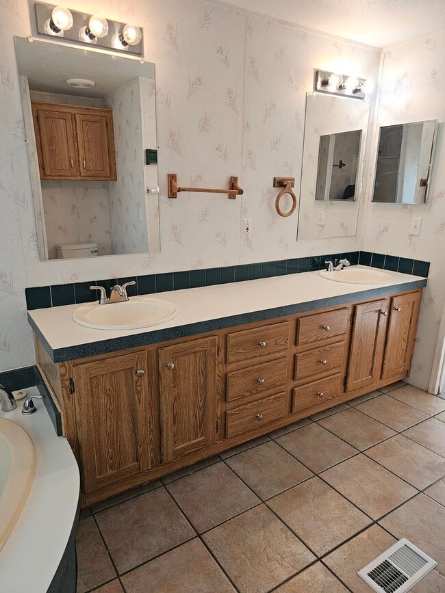 Building Photo - LARGE 4 BED HOME IN HORSESHOE RANCH ESTATES