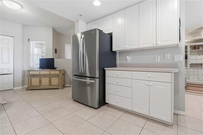 Building Photo - 8921 Lake Dr