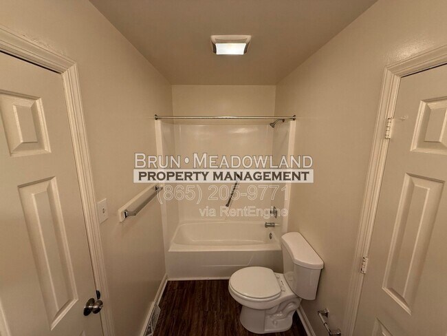 Building Photo - 9101 Parktop Ln NW