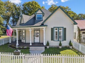 Building Photo - 911 S High St