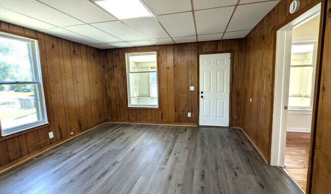 Building Photo - 370 Monroe Ave