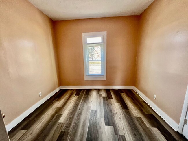 Building Photo - 719 W Jefferson St