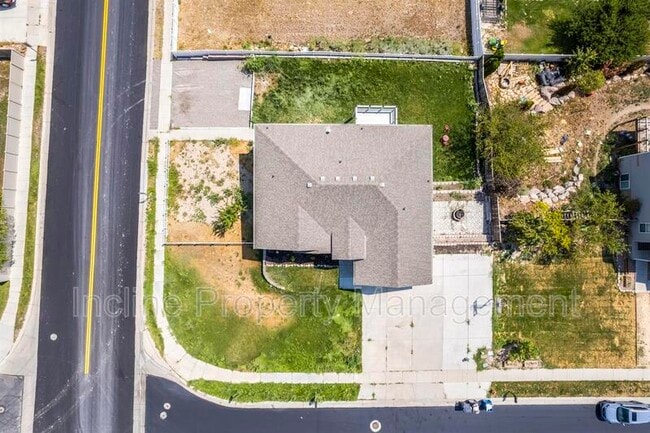 Building Photo - 4016 S Sunrise Dr