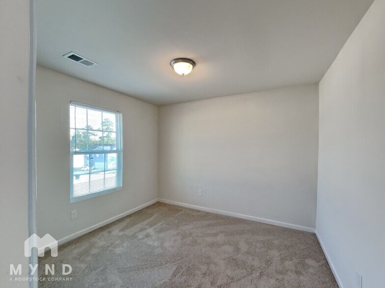 Building Photo - 418 Jada Ln